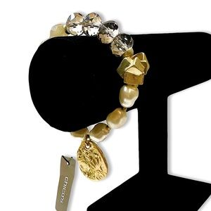 CHICO’s | Bryn Lucite & Pearl Stretch Bracelet w Gold Round Charm | NWT